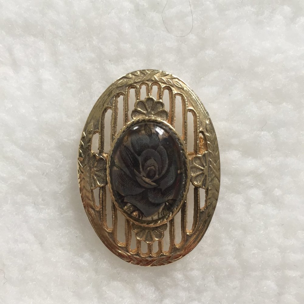 Vintage Oval Brooch Pin